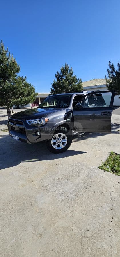 Toyota 4 Runner — фото 3