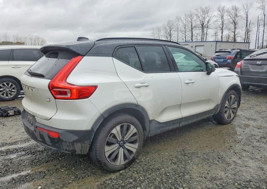 Volvo Xc 40 — фото 3