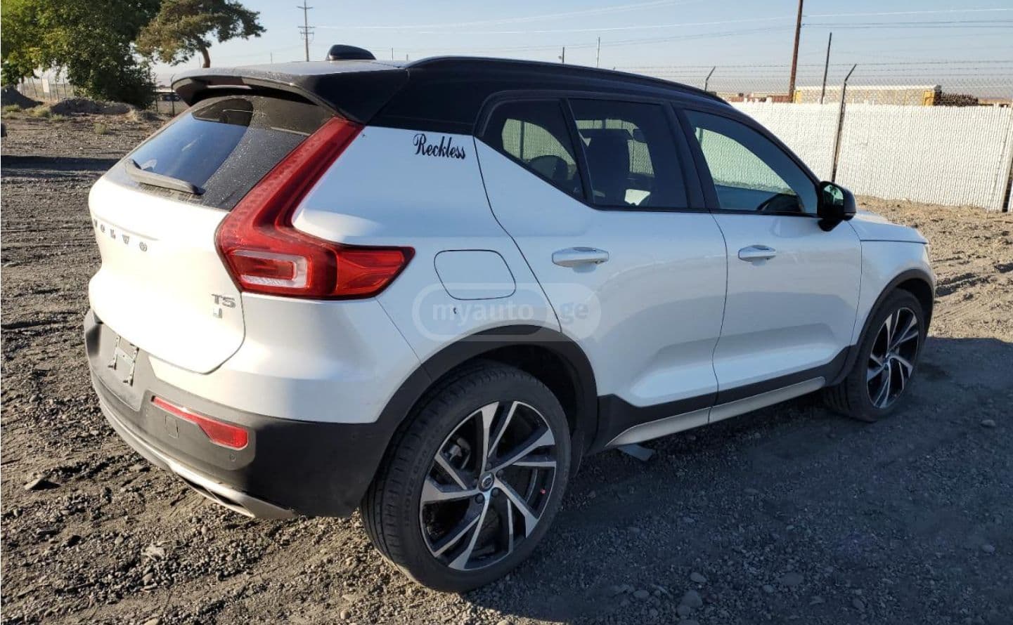 Volvo Xc 40 — фото 2