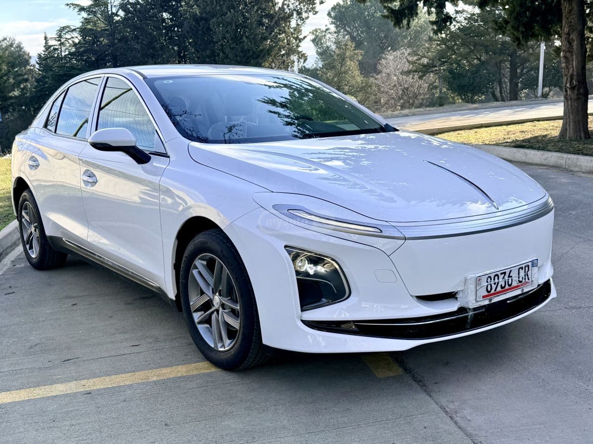 Hongqi E Qm 5