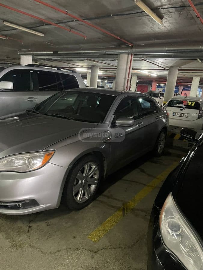 Chrysler 200