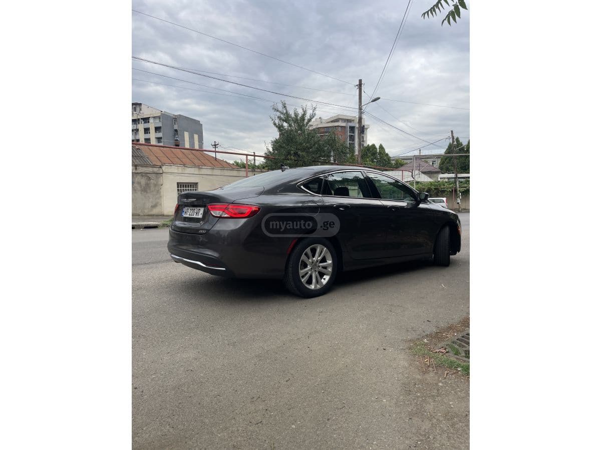 Chrysler 200