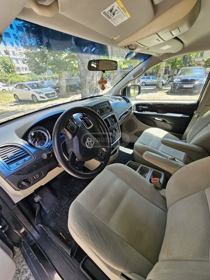 Dodge Dodge Caravan — фото 2