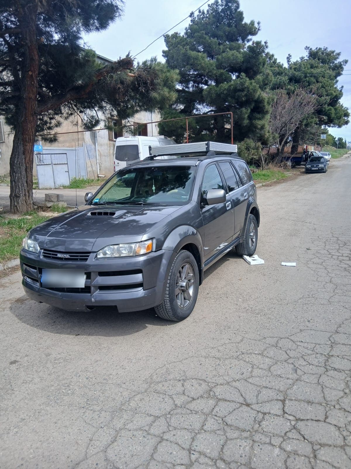 Isuzu Isuzu Axiom