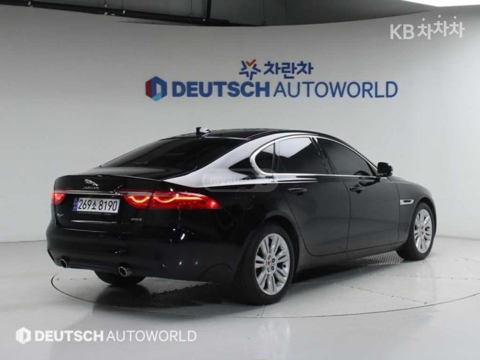 Jaguar Jaguar Xe — фото 2