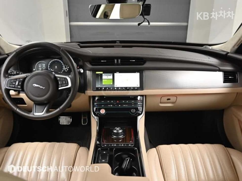 Jaguar Jaguar Xe — фото 3